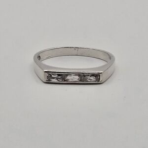 Vintage Silver Ring with Clear Stones